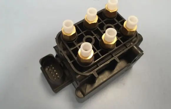 Porsche Cayenne (9PA) Air suspension valve block 7L0698014 7P0698014 97035815302