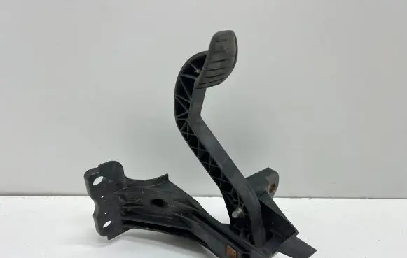 Renault Master III Clutch pedal 070112