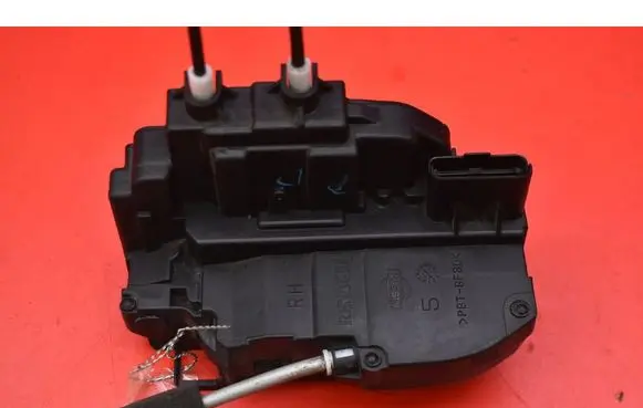 Nissan Tiida C11 Front door lock