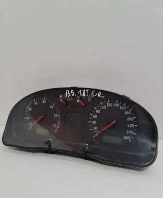 Volkswagen PASSAT B5.5 Speedometer (instrument cluster) 3B1919880X 110208920