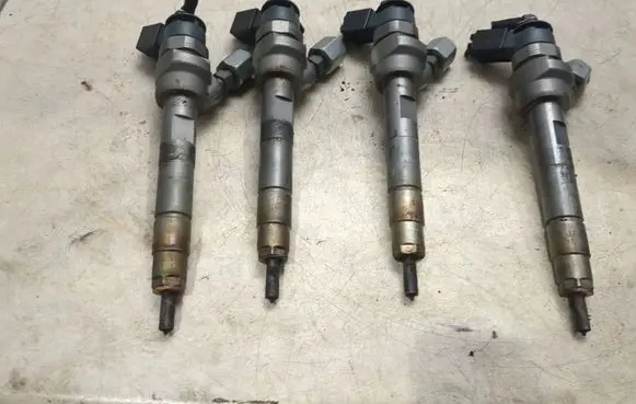 Mini One - Cooper Coupe R56 Fuel injectors set 0445110401