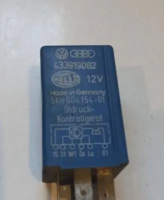Volkswagen Golf III Glow plug pre-heat relay 191911261C