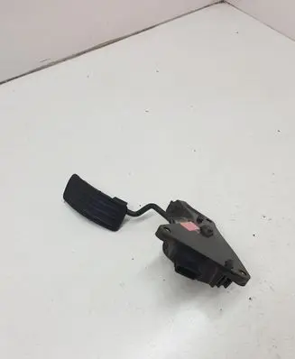 Nissan Qashqai Accelerator throttle pedal
