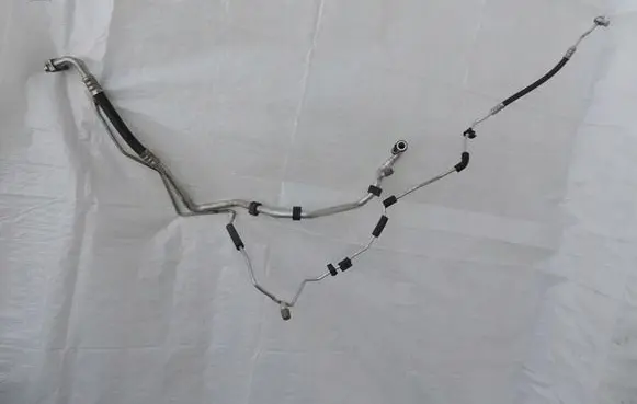 Opel Astra K Air conditioning (A/C) pipe/hose 39121589