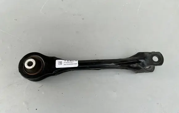 Tesla Model 3 Rear upper control arm/wishbone 104442700C 1044427-00-c