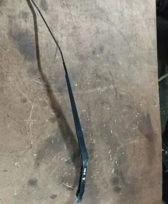 Chrysler Town & Country V Front wiper blade arm 24030776 05113045AB