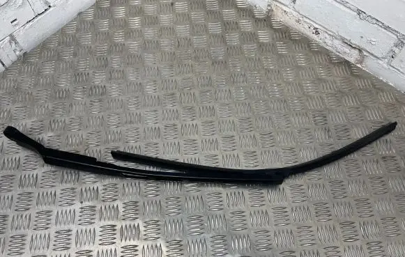 Audi A8 S8 D4 4H Windshield/front glass wiper blade 3392125891