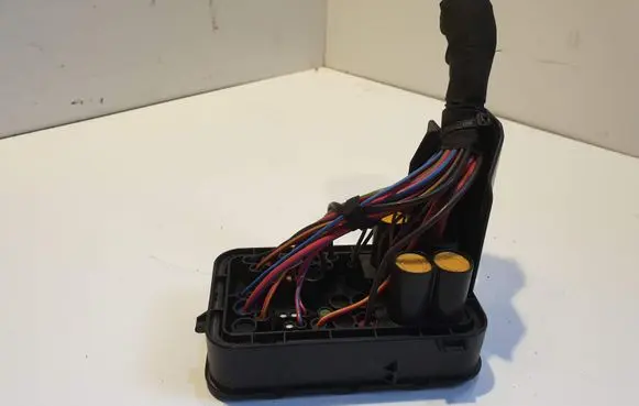 Volkswagen Touran I Fuse module 1K0937700A 15345261