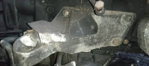 BMW X3 E83 Engine mounting bracket RIGHTSIDE