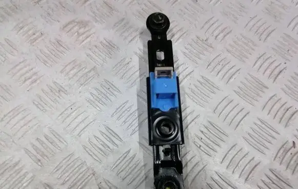 Hyundai Kona I Seat belt trim 