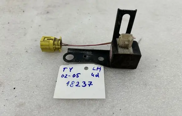 Toyota Yaris Airbag deployment crash/impact sensor 8917452040 NR2
