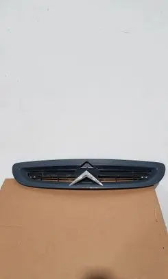 Citroen Xsara Picasso Quarter panel pressure vent 9637079777