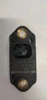 Mercedes-Benz E W211 Airbag deployment crash/impact sensor 0025426918
