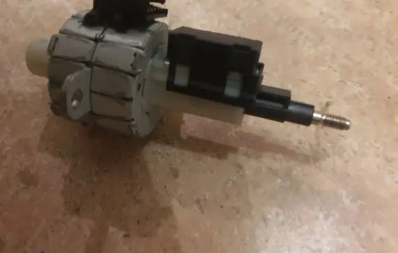 Headlight level adjustment motor