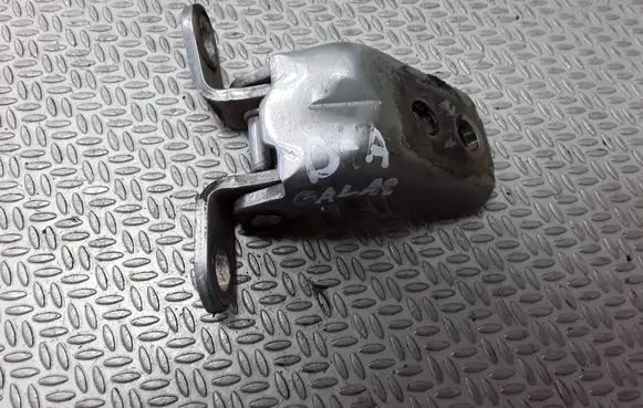 Nissan Primera Rear door lower hinge