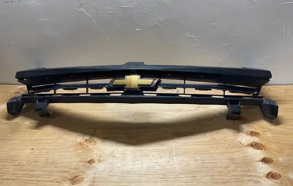 Chevrolet Camaro Front bumper upper radiator grill