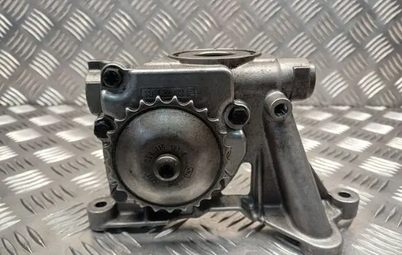 Audi A4 S4 B5 8D Oil pump 059115105G 059115121C