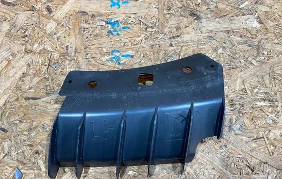 Front bumper mounting bracket