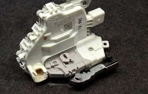 Audi Q7 4M Front door lock 8J2837016E