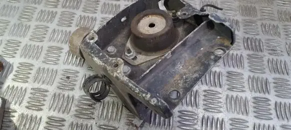 Citroen Xsara Picasso Engine mount bracket
