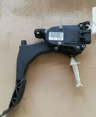 Skoda Octavia Mk1 (1U) Accelerator throttle pedal 6Q1721503B