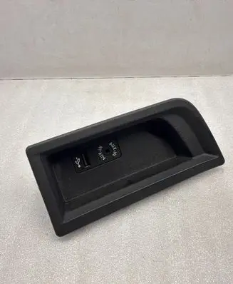 BMW 4 F36 Gran coupe AUX in-socket connector 9207357 105026812 58450710