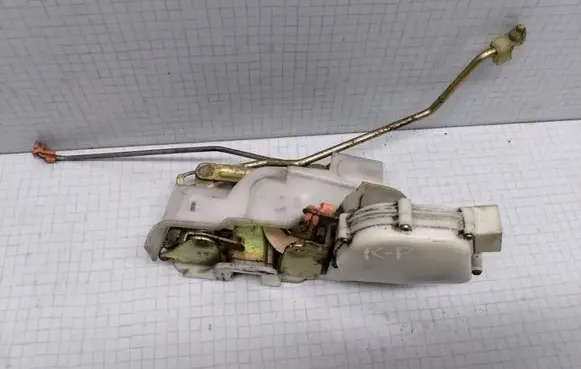 Mitsubishi Galant Front door lock