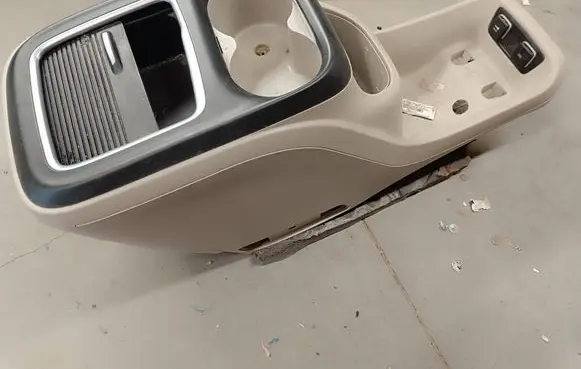 Chrysler Pacifica Center console 5RJ90TRMAA 48876A
