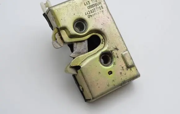 Audi 100 200 5000 C3 Front door lock 443837016G