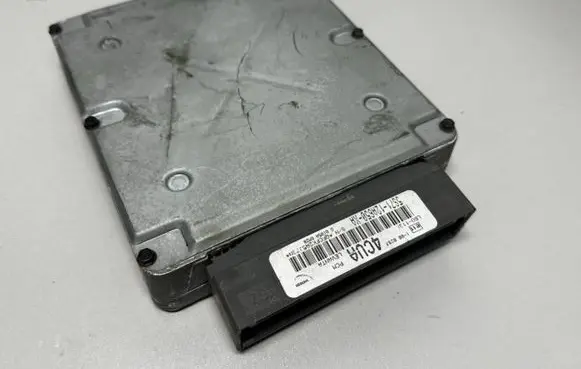 Ford Mondeo Mk III Engine control unit/module 5S7112A650XA G0185A6M28