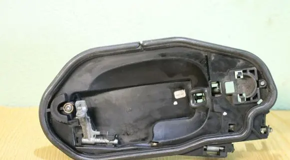 Rear door exterior handle/bracket