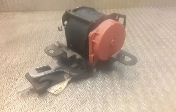 Nissan Murano Z50 Middle seatbelt (rear)
