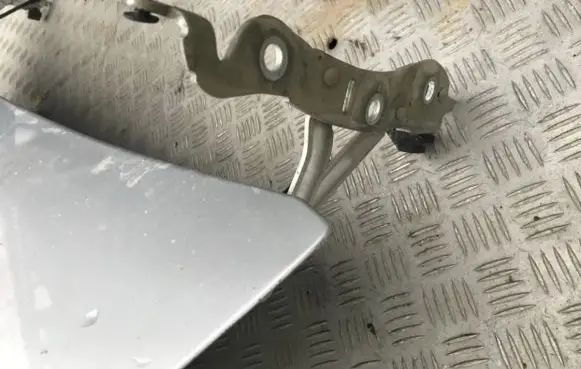 Volvo S60 Tailgate/trunk/boot hinge