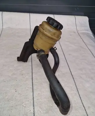 KIA Sorento Brake fluid reservoir 