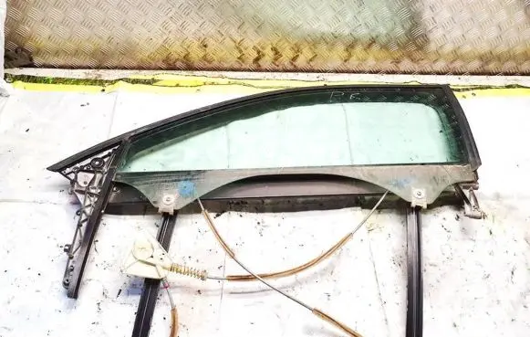 Audi A3 S3 8P Front door window/glass frame 8p383762903 200100022