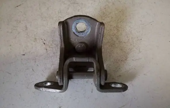Nissan Note (E11) Rear door lower hinge
