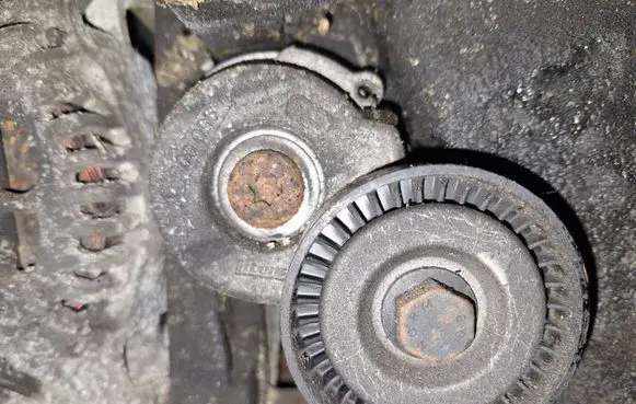 Fiat Doblo Generator/alternator belt tensioner 950008