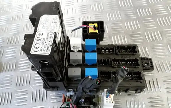 Hyundai Santa Fe Fuse module 9118826203 SM04MY AK1239