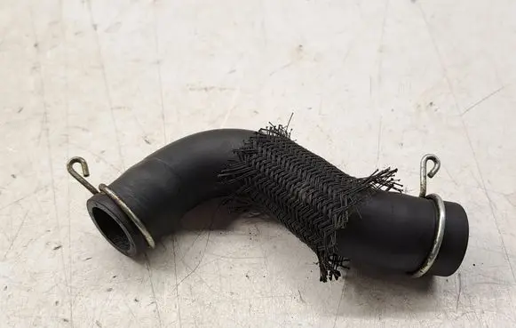 Toyota Avensis T250 Breather hose/pipe 122610R010 9046623003