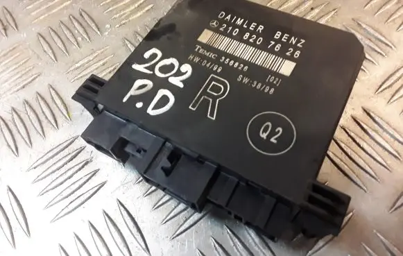 Mercedes-Benz E W210 Door control unit/module 2108207626 A2108207626