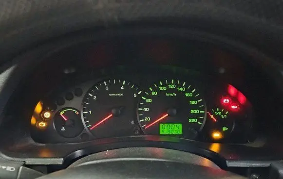 Speedometer (instrument cluster)