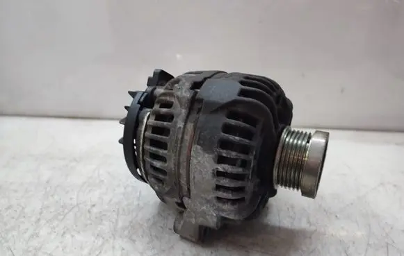 Volvo XC90 Generator/alternator 30667787 0124525060