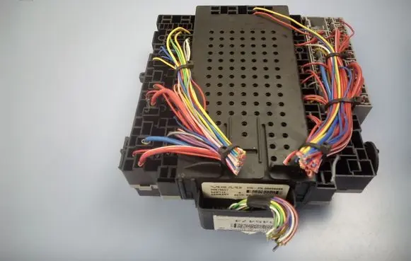 Volvo XC90 Fuse module HWPN08696098 30679527 04W113