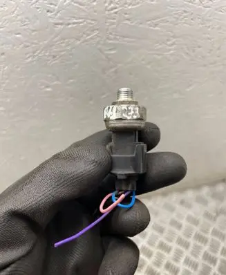 Nissan Juke I F15 Air conditioning (A/C) pressure sensor 