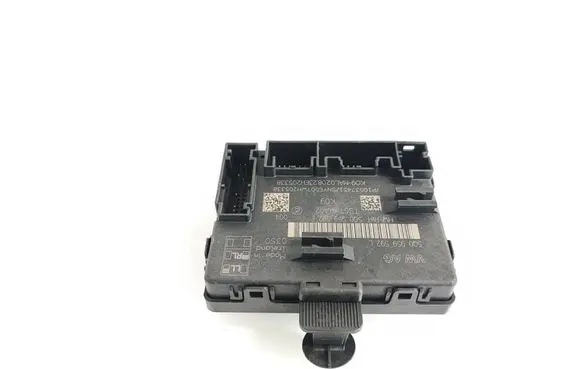 Volkswagen Tiguan Door control unit/module 5Q0959592F P10537451