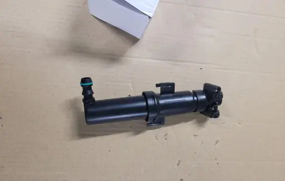 Audi Q5 SQ5 Windshield washer spray nozzle 12.61.126