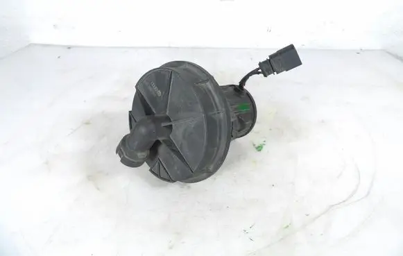 Audi A3 S3 8L Secondary air pump 06A959253B