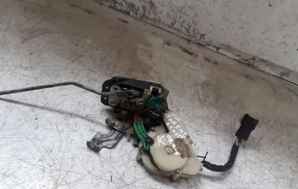 KIA Sorento Front door lock 020614