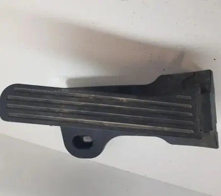 Volkswagen Touran II Accelerator throttle pedal 1T2721503K