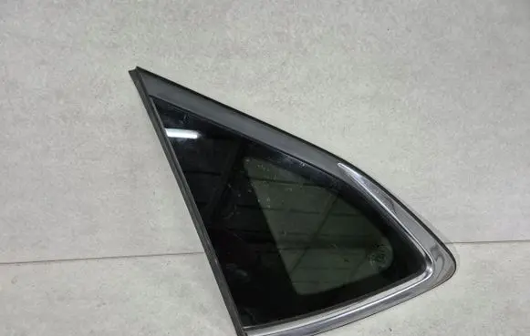 Hyundai Tucson TL Front triangle window/glass 